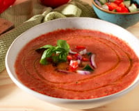 José Andrés, chef: “Na Espanha, usamos tomates pera, mas vale a pena experimentar; tente usar um tomate amarelo ou um tomate Zebra Verde no seu gaspacho.”