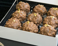 Chocolates caseiros estilo Ferrero Rocher: a receita fácil e econômica de preparar para o Natal