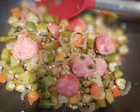 Quiabo com lingüiça