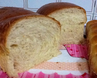 Pão de cachorro quente na máquina de pão