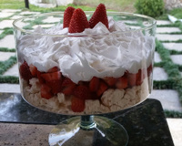 Merengue de Morango com Suspiro