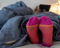 As pessoas que dormem de meia tem esses 5 traços de personalidade em comum