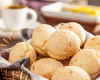 Sou mineira e cresci comendo pão de queijo todo final de semana: essa é a receita da minha família, o pãozinho fica robusto e muito saboroso