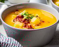 Sopa de mandioca com carne seca