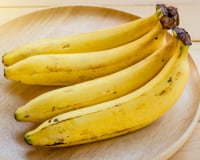 Nem na bancada, nem na geladeira: o truque do TudoGostoso para armazenar as bananas e fazer elas durarem semanas
