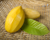 Faca? Descasque frutas e legumes com água quente, colher ou palito de dente