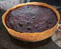 Torta de cream cheese com geleia de jabuticaba