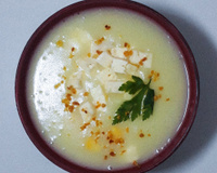 Caldo cremoso de batata, milho e queijo