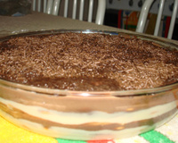 Pavê de brigadeiro com creme branco