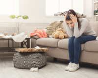 Muito além da bagunça: o que significa quando alguém não limpa a casa na frequência certa?
