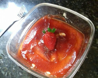 Manjar de coco com calda de morango