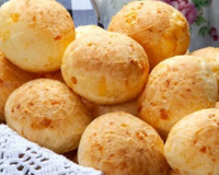 Adeus pão francês: esse pão de queijo de apenas 2 ingredientes fica pronto em 10 minutos e já virou rotina no meu café da manhã