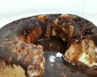 Sorvete de creme com cobertura de chocolate