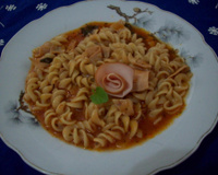 Macarrão expresso com calabresa e cenoura