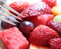 Devo comer frutas à noite? 6 coisas que você precisa saber antes de presumir que não importa a hora do dia em que como frutas