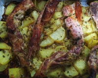 Costelinha de porco com creme de cebola