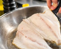 Descobri por que meu peixe sempre quebrava na frigideira e o erro era mais comum do que eu imaginava