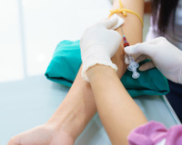 Nem café, nem frituras: os alimentos proibidos antes de fazer exames de sangue