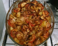 Coxa e sobrecoxa de frango assado no forno