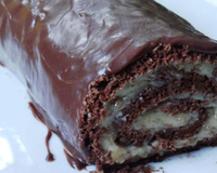 Rocambole de chocolate com nozes e amêndoas