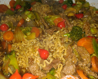 Yakissoba de carne com legumes do ED