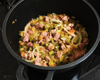 Quiabo com lingüiça