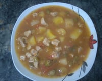 Sopa de mandioca com pernil suíno