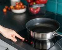 Os fogões de indução tornaram-se populares nas cozinhas, mas muitos já se arrependeram: suas principais desvantagens em comparação com o cooktop a gás e elétrico