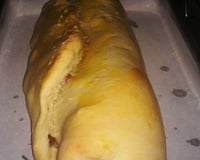 Pão caseiro recheado com presunto