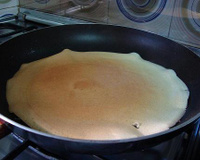 Panqueca doce e leve com recheio de sorvete