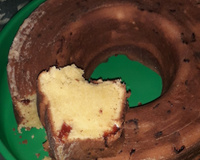 Bolo de fubá com goiabada