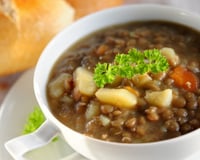 Os chefs bascos concordam: "Para lentilhas perfeitas, é preciso adicionar dois copos de cava antes das batatas."