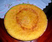 Bolo de milharina com calda de laranja