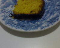 Bolo com casca de laranja e chocolate