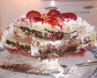 Bolo festa de morango e brigadeiro