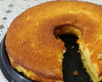 Bolo de fubá cremoso com queijo