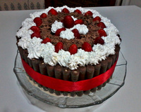 Bolo de chocolate e morango com Twix