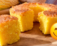 Bolo de fubá cremoso pra servir com café: quando a levo à mesa, não sobra um único pedaço