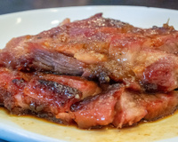 Porco assado macio com marinada cítrica: aprenda como fazer a receita que é sucesso há gerações na minha família