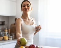 Pablo Ojeda, nutricionista: “A estratégia de beber um copo de água e comer uma fruta antes sempre funciona. É especialmente útil para combater o hábito de beliscar entre as refeições”