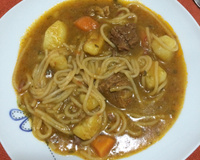 Sopa de costela com macarrão
