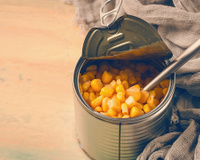 Com quantos anos você descobriu que dá para abrir uma lata de milho sem abridor?