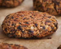 Hambúrguer vegano de feijão preto