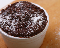 Se você ama chocolate, vai se apaixonar por esta sobremesa quentinha para aquecer os dias frios