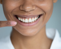 Esses alimentos que você tem em casa vão deixar os seus dentes mais bonitos
