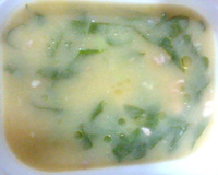 Caldo de fubá com couve e linguiça toscana