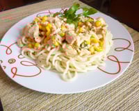 Macarrão com estrogonofe de frango rápido e fácil