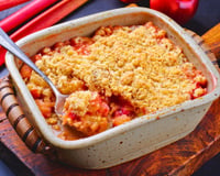 Torta de maçã sem glúten em camadas de fruta e massa