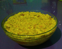 Cuscuz recheado com salsicha ao molho de tomate