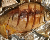 Pacu assado com farofa